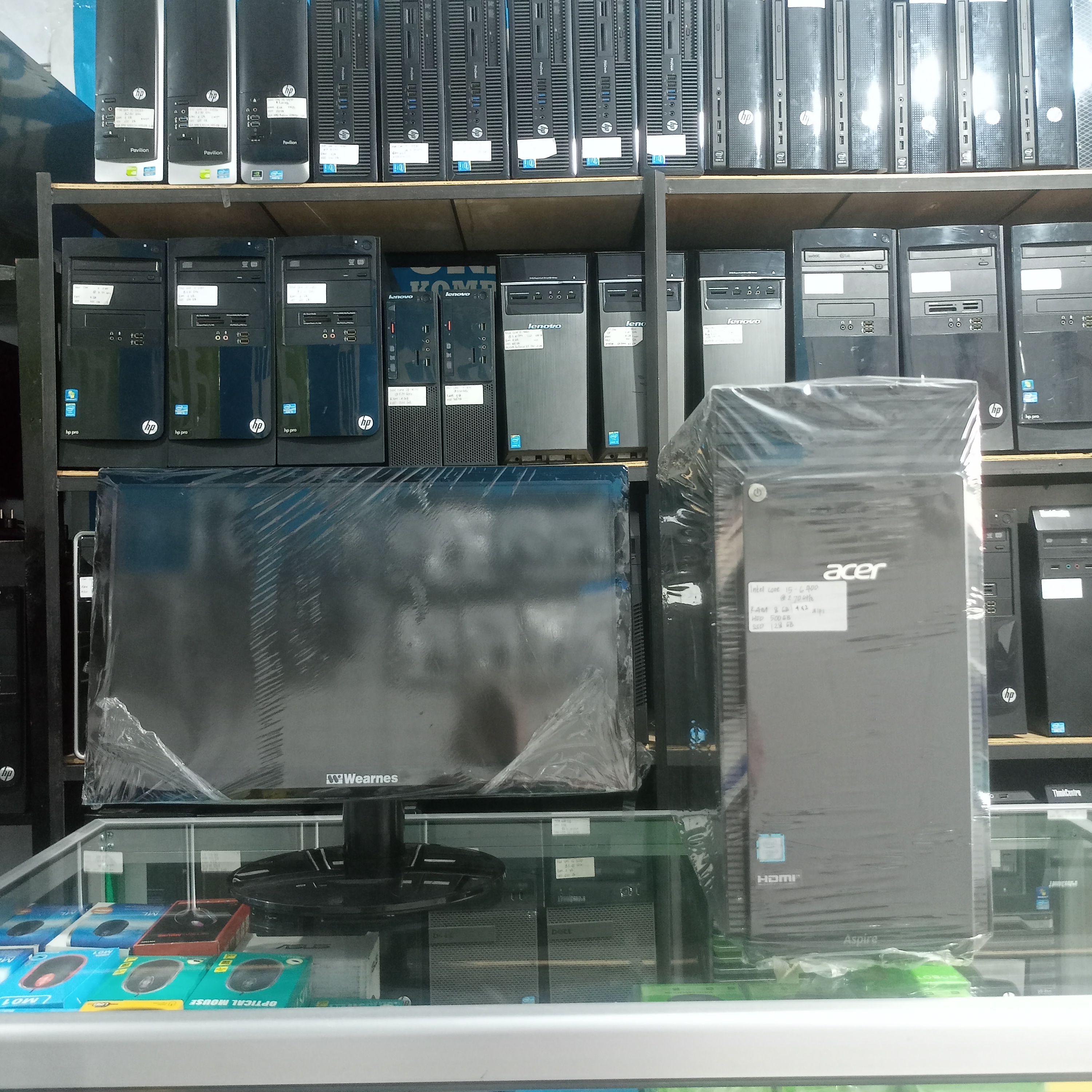 PC Acer i5 gen 6 8/500/128 wifi monitor 19 inc
