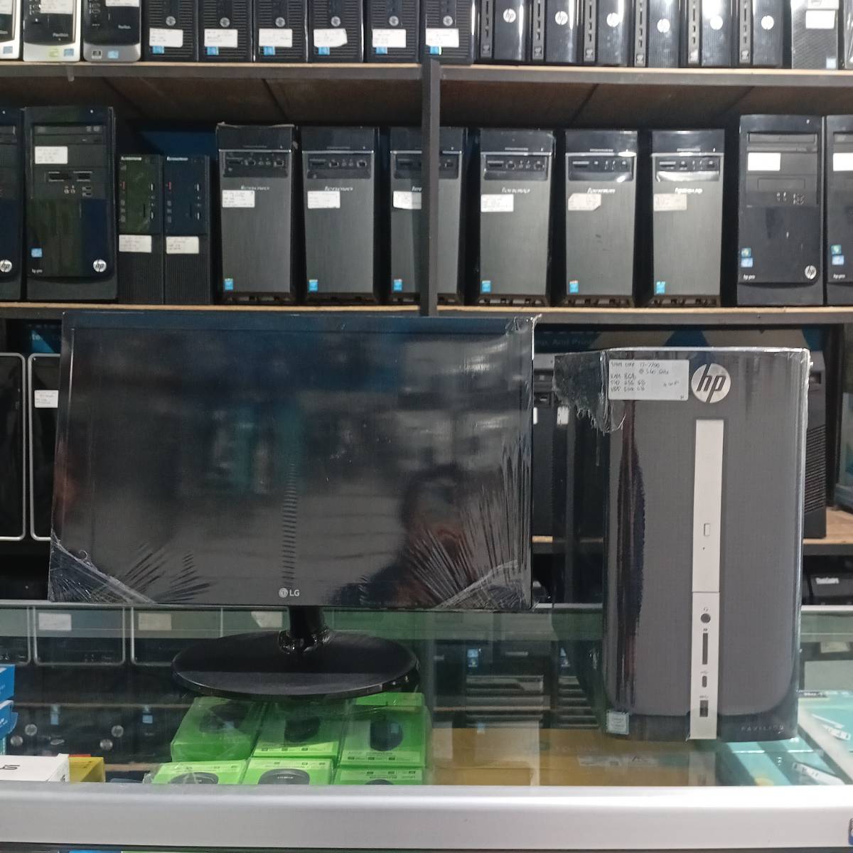 PC HP i7 gen 7 8/256/500 + wifi monitor 19 inc